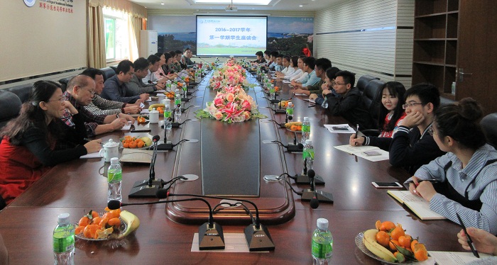 我校2016-2017学年第一学期学生座谈会现场（科技处提供）.JPG